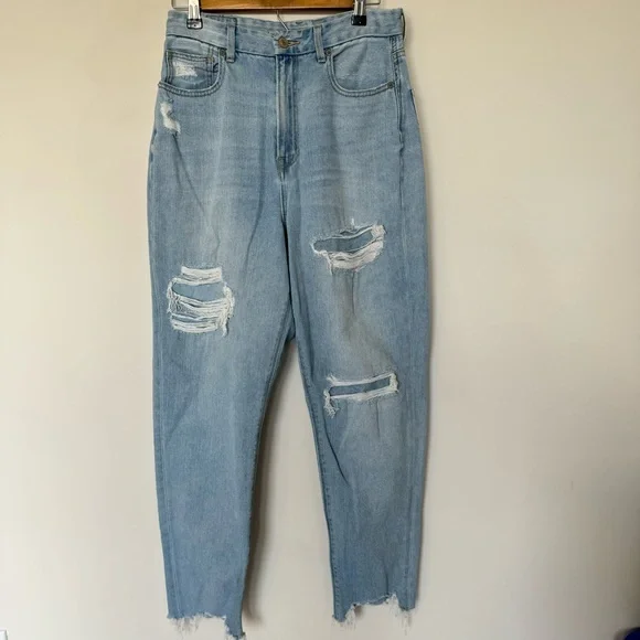 American Eagle Curvy Mom Jeans Light Wash Blue Distressed Raw Hem Ankle 6 Women - Picture 2 of 8